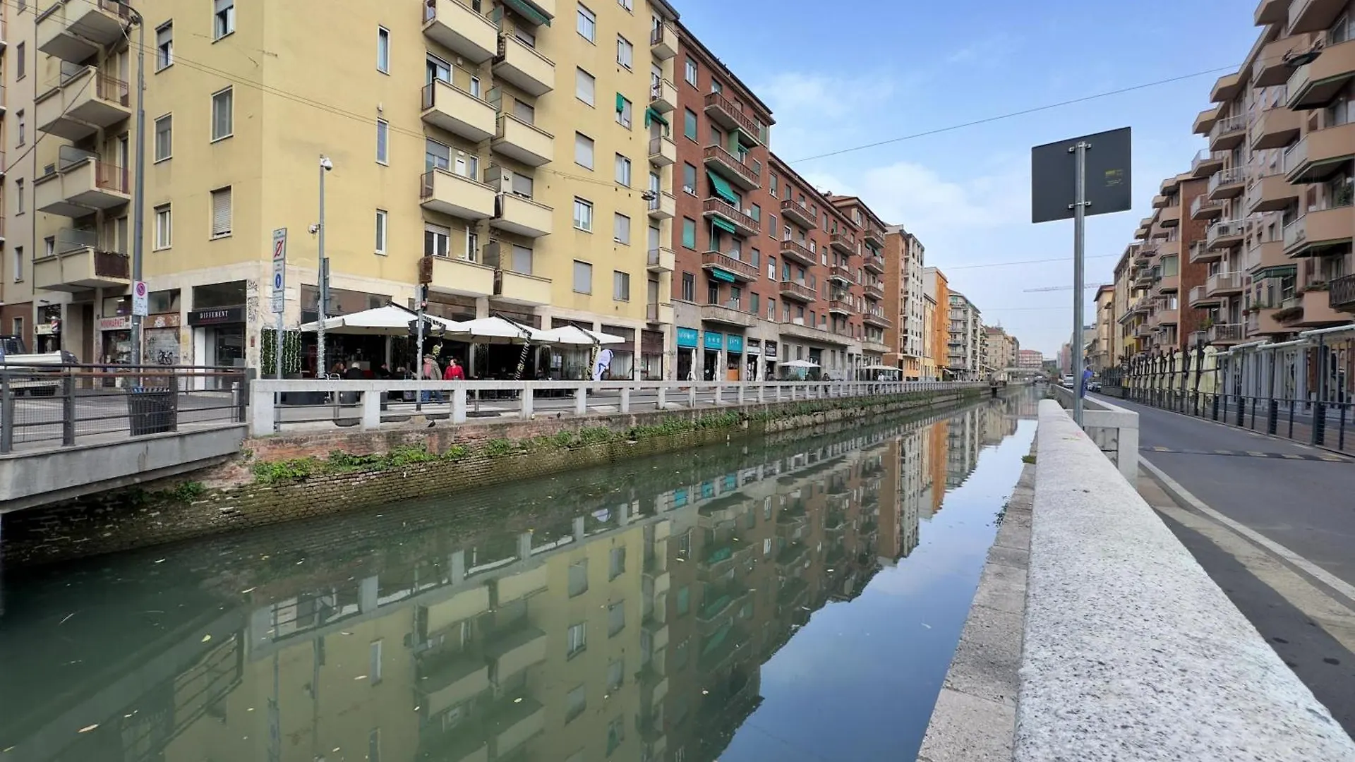Green Duckling On The Canal Apartment Milan
